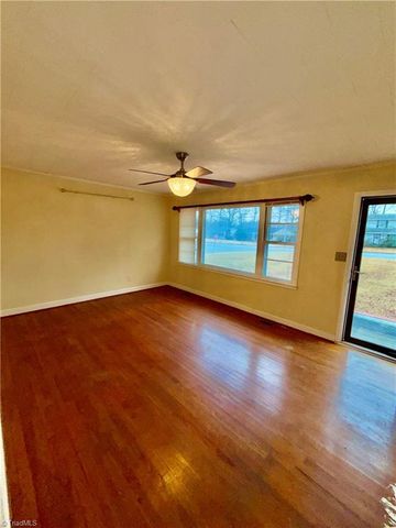 1105 Springfield Road, High Point, NC 27263