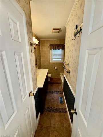 1105 Springfield Road, High Point, NC 27263