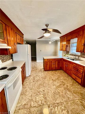 1105 Springfield Road, High Point, NC 27263