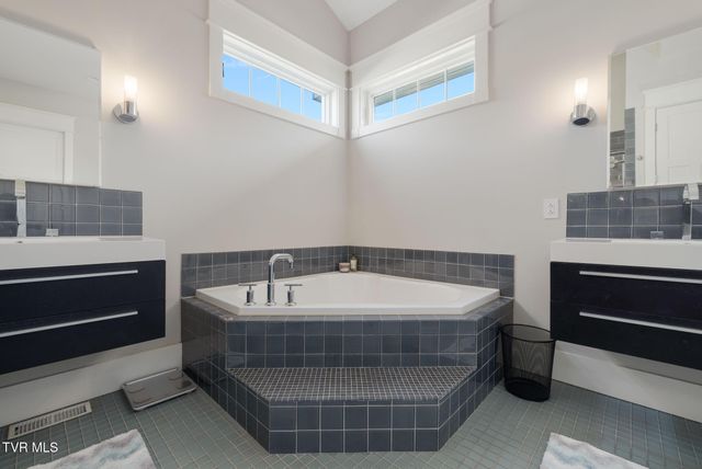 310 Princeton Gardens Drive, Johnson City, TN 37601