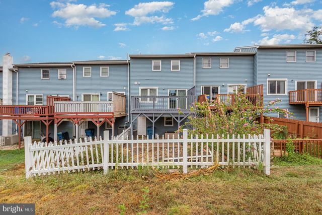 17 MALL RD, Etters, PA 17319