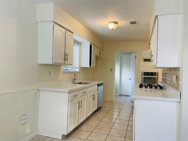 12431 Huntington Field Drive, Houston, TX 77099