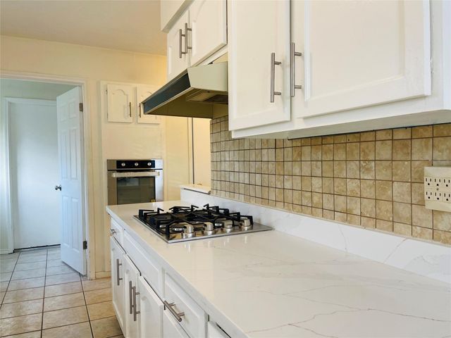 12431 Huntington Field Drive, Houston, TX 77099