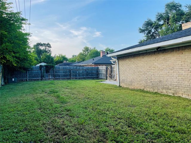 12431 Huntington Field Drive, Houston, TX 77099