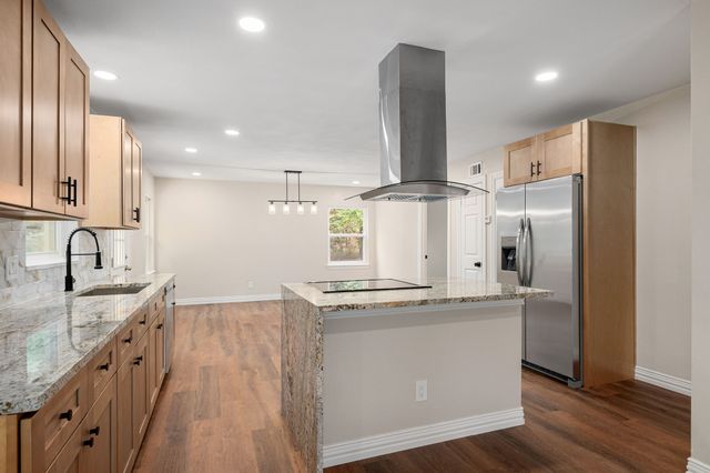 9795 Twin Creek Circle, Dallas, TX 75228