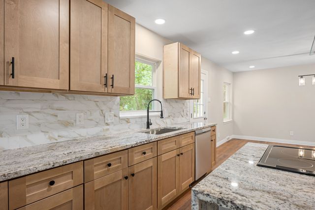 9795 Twin Creek Circle, Dallas, TX 75228