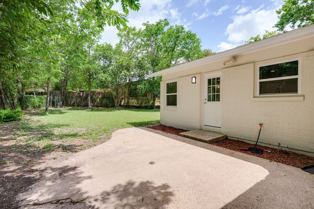 9795 Twin Creek Circle, Dallas, TX 75228