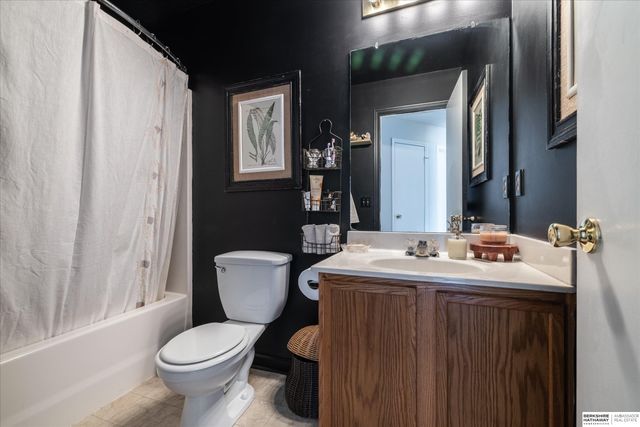 8815 Quest Street, Omaha, NE 68122