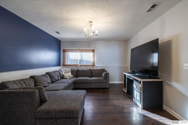 8815 Quest Street, Omaha, NE 68122