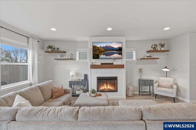 783 S 15th St, Philomath, OR 97370