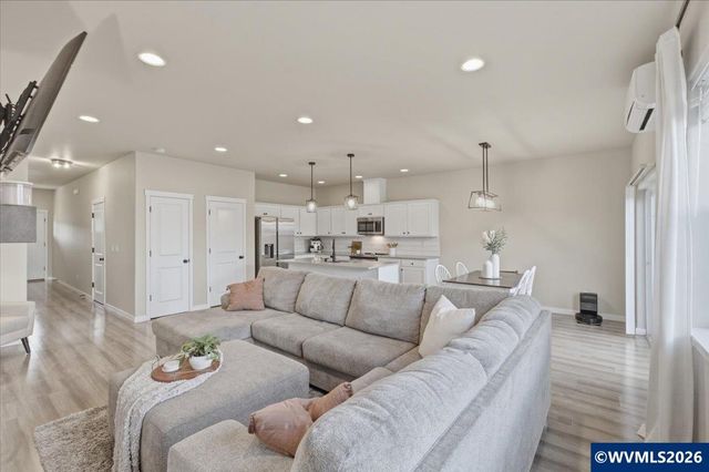 783 S 15th St, Philomath, OR 97370