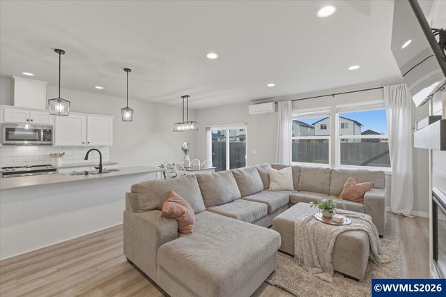 783 S 15th St, Philomath, OR 97370