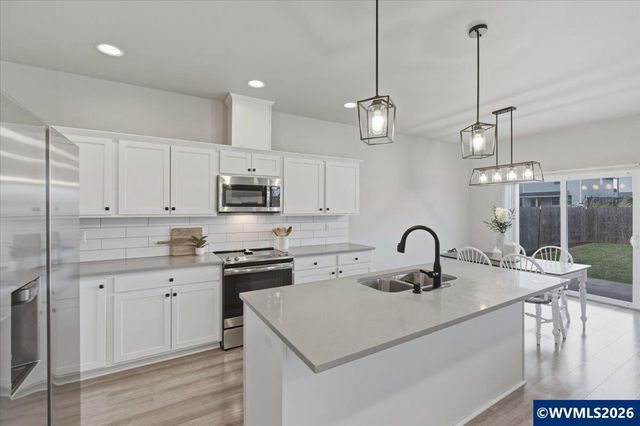 783 S 15th St, Philomath, OR 97370