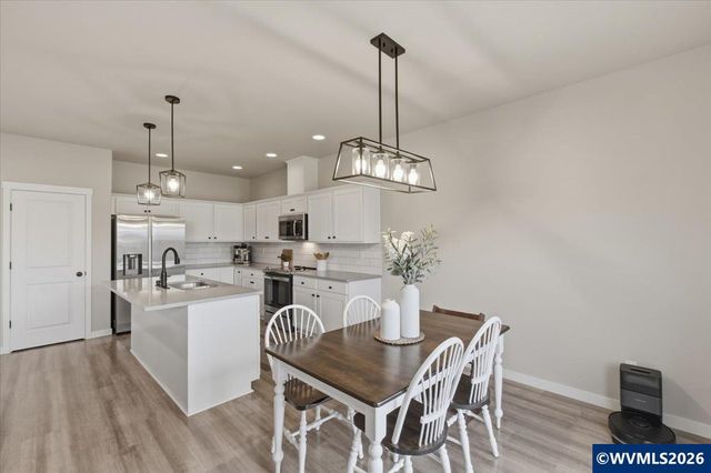 783 S 15th St, Philomath, OR 97370