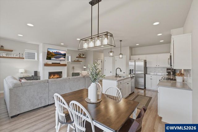 783 S 15th St, Philomath, OR 97370