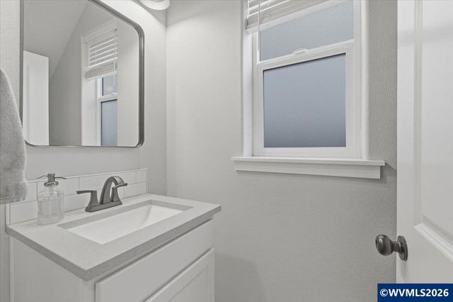 783 S 15th St, Philomath, OR 97370