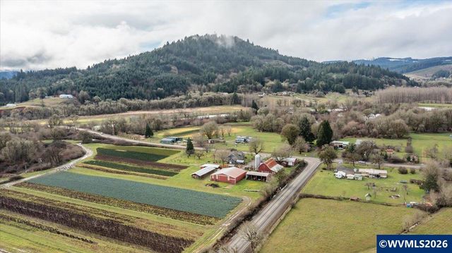 783 S 15th St, Philomath, OR 97370