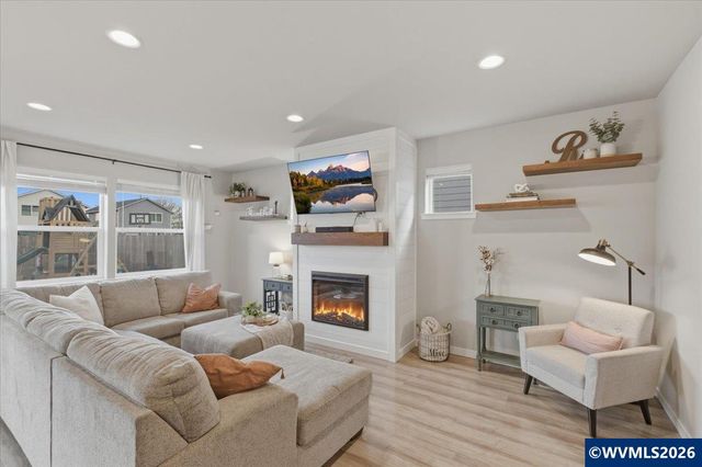 783 S 15th St, Philomath, OR 97370