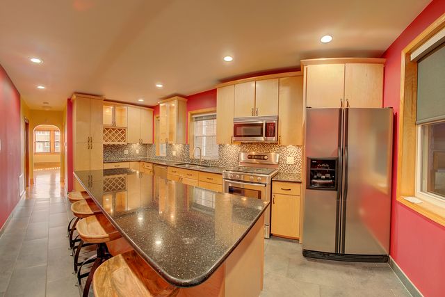 4310 S Sawyer Avenue, Chicago, IL 60632