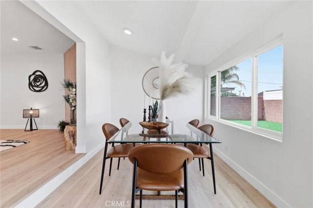 7875 Bellaire ave, North Hollywood, CA 91605