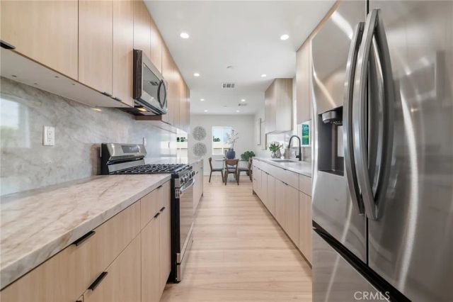7875 Bellaire ave, North Hollywood, CA 91605
