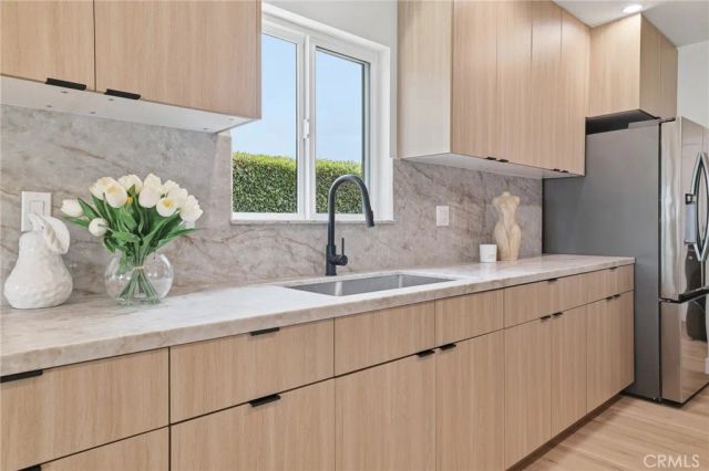 7875 Bellaire ave, North Hollywood, CA 91605
