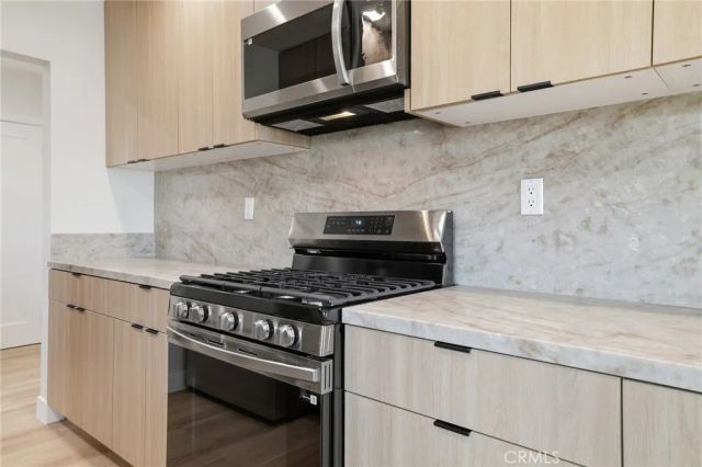 7875 Bellaire ave, North Hollywood, CA 91605