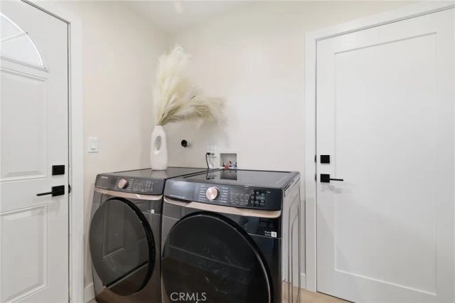 7875 Bellaire ave, North Hollywood, CA 91605