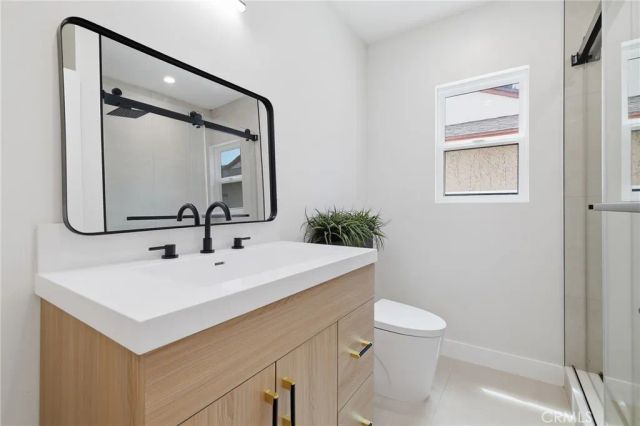7875 Bellaire ave, North Hollywood, CA 91605