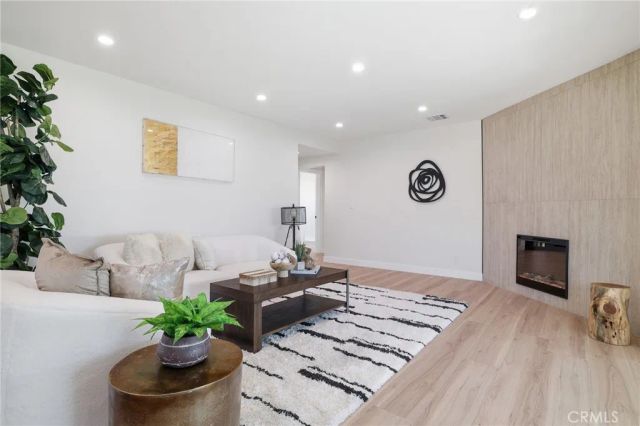 7875 Bellaire ave, North Hollywood, CA 91605