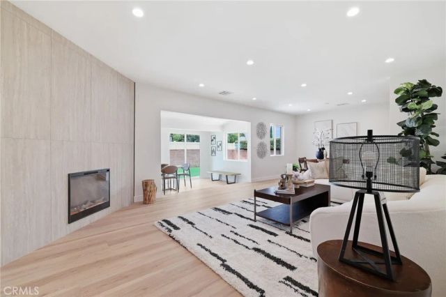 7875 Bellaire ave, North Hollywood, CA 91605