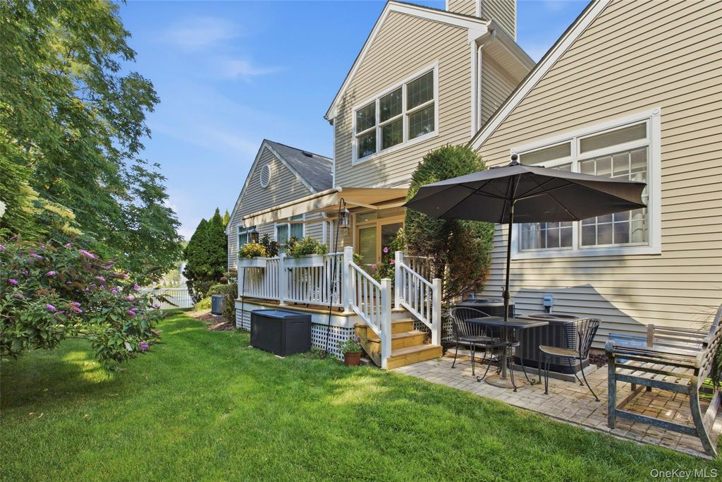 2 Emilys Way, East Setauket, NY 11733 — photo 3