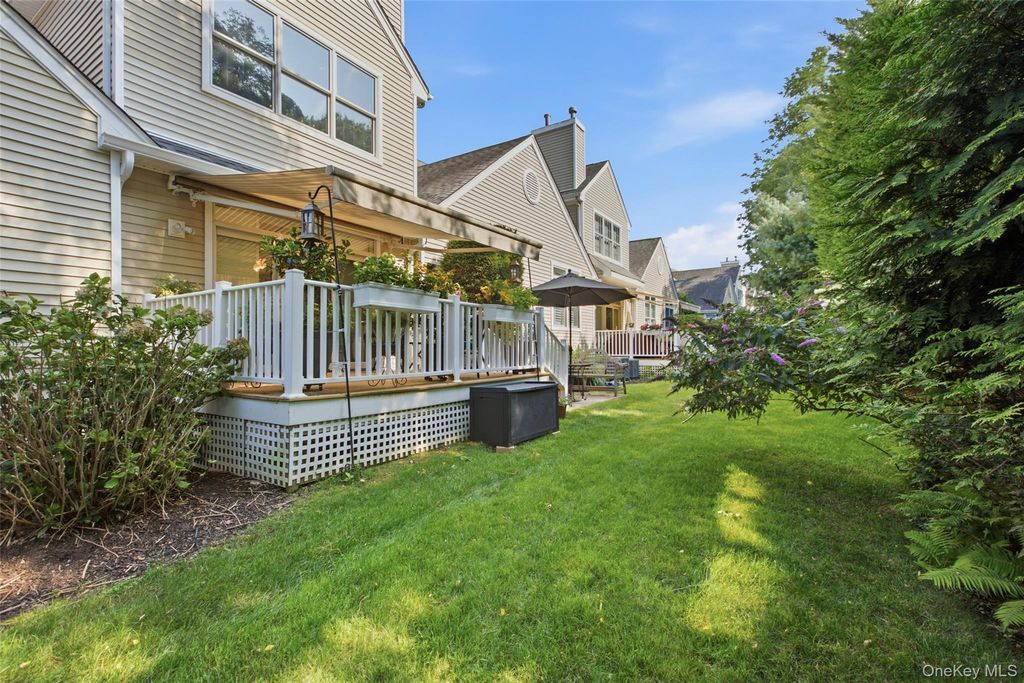2 Emilys Way, East Setauket, NY 11733 — photo 4