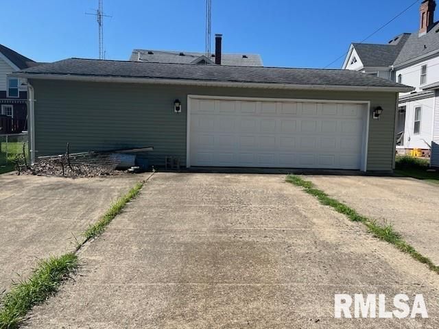 507 E MARKET Street, Taylorville, IL 62568