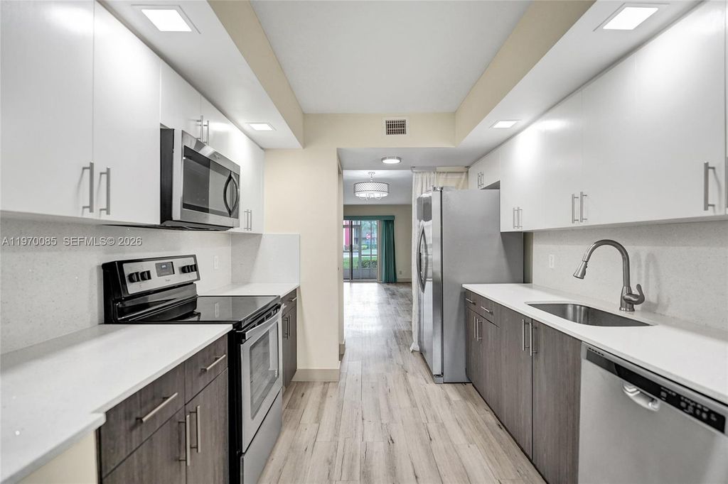 12750 SW 4th Ct 111J, Pembroke Pines, FL 33027