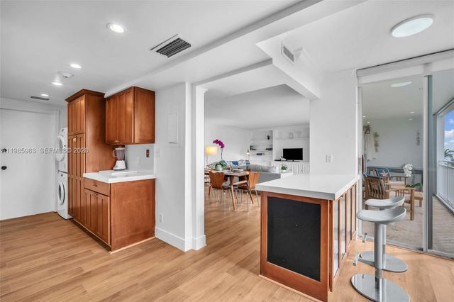 611 Ocean Dr 3E, Key Biscayne, FL 33149