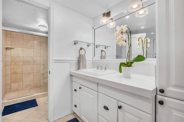 611 Ocean Dr 3E, Key Biscayne, FL 33149