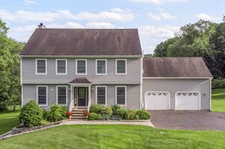 105 Huntingtown Road, Newtown, CT 06470