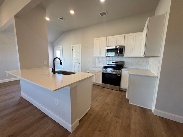 936 S Bear Lane, Mustang, OK 73064