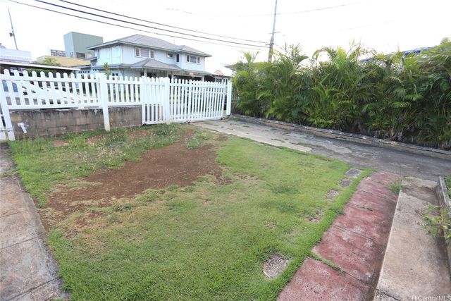 2212 Coyne Street, Honolulu, HI 96826