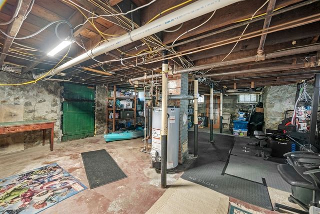153 Lynn St, Peabody, MA 01960