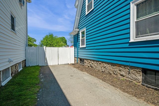 153 Lynn St, Peabody, MA 01960