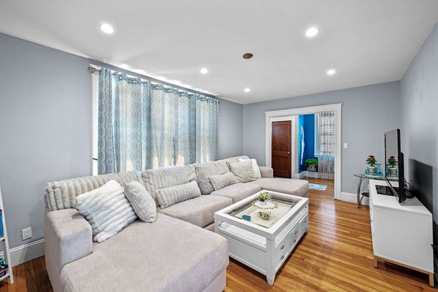 153 Lynn St, Peabody, MA 01960