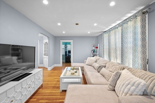 153 Lynn St, Peabody, MA 01960