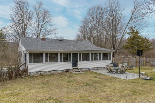 282 Stone School House Road, Bloomingburg, NY 12721