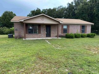 5125 Central Dr, Pace, FL 32571