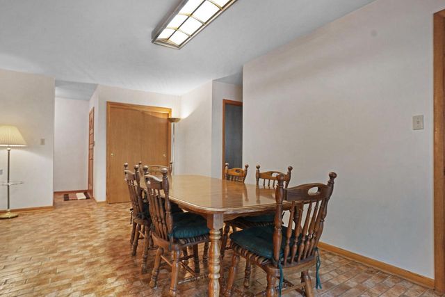 W183N5895 Spruce LANE, Menomonee Falls, WI 53051
