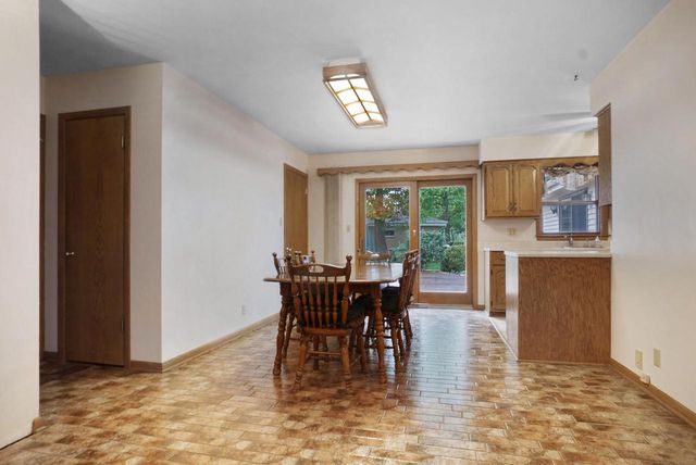 W183N5895 Spruce LANE, Menomonee Falls, WI 53051