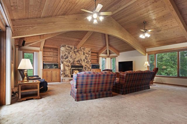 W183N5895 Spruce LANE, Menomonee Falls, WI 53051