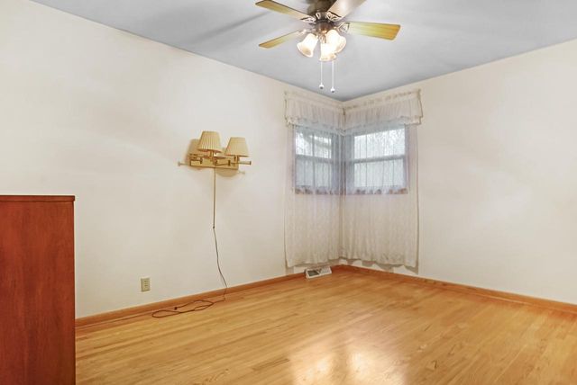 W183N5895 Spruce LANE, Menomonee Falls, WI 53051